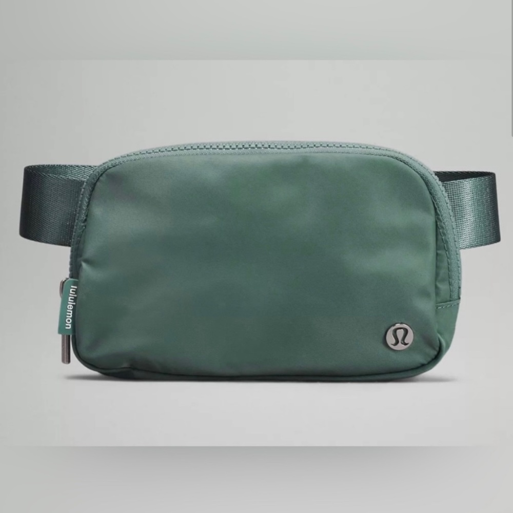 Lululemon Everywhere Belt Bag